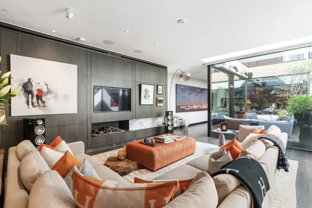Photo 3 — Knights House, Cheval Place, Knightsbridge, London