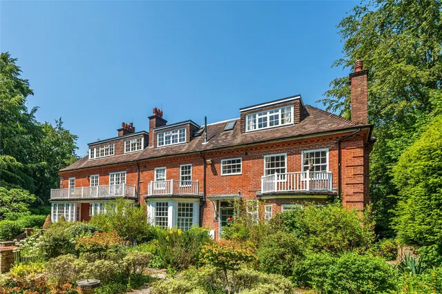 Farnham Lane, Haslemere, GU27, photo 1