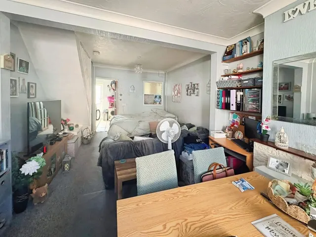 Photo 3 — Alma Place, Linden