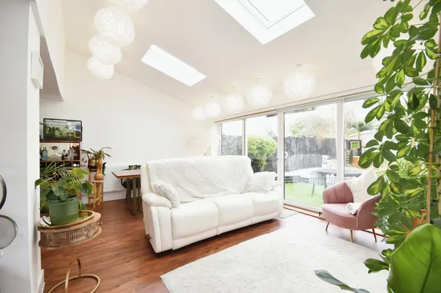 Hawthorn Road, Barry, CF62, photo 2