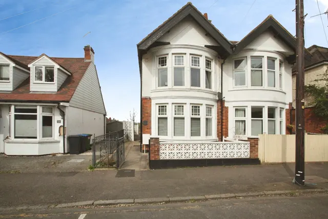 Lancaster Road, RUGBY, photo 1