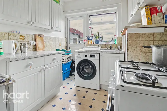 Blundell Road, HA8, photo 3