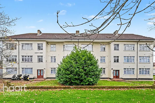 Blundell Road, HA8, photo 1