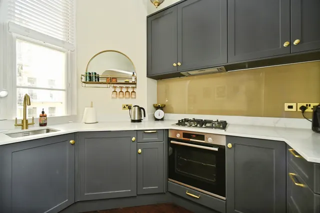 Photo 3 — Percival Terrace, Brighton