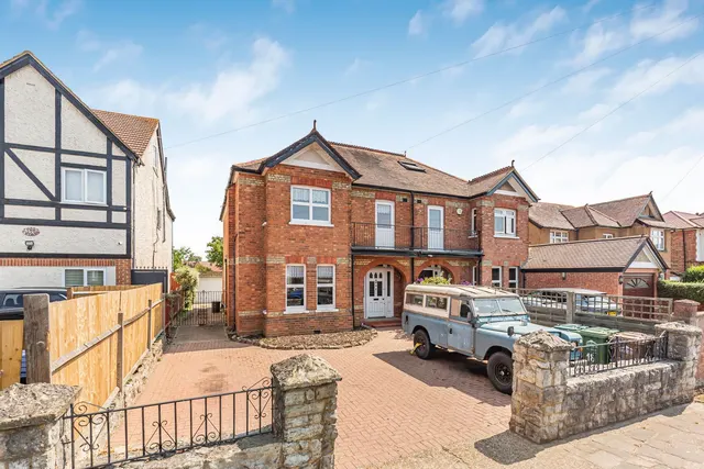 Fordbridge Road, Ashford, TW15, photo 1