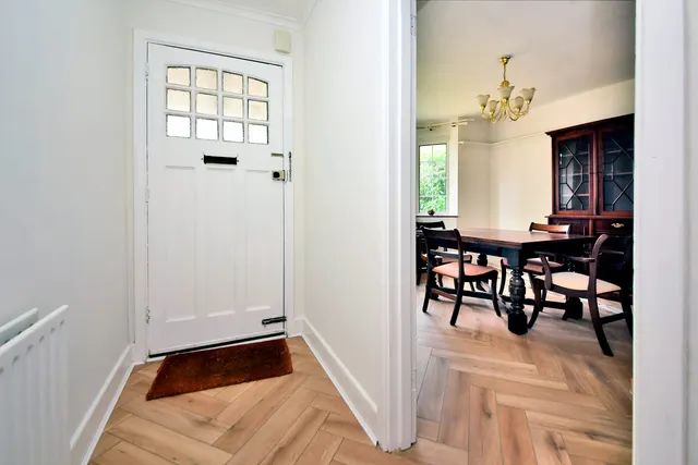 Vicarage Lane, Laleham, TW18, photo 3