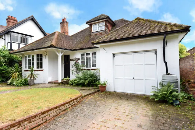 Vicarage Lane, Laleham, TW18, photo 2