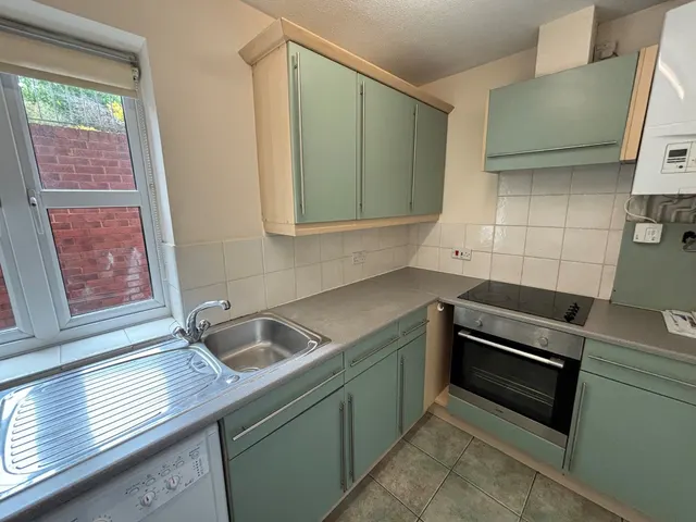Falkland Mount, Leeds, LS17, photo 2