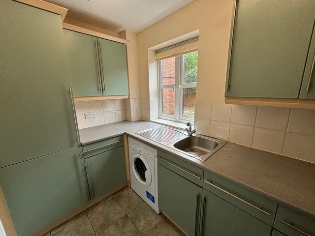 Falkland Mount, Leeds, LS17, photo 3