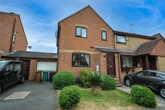Long Field Drive, Halton, Leeds, photo 1