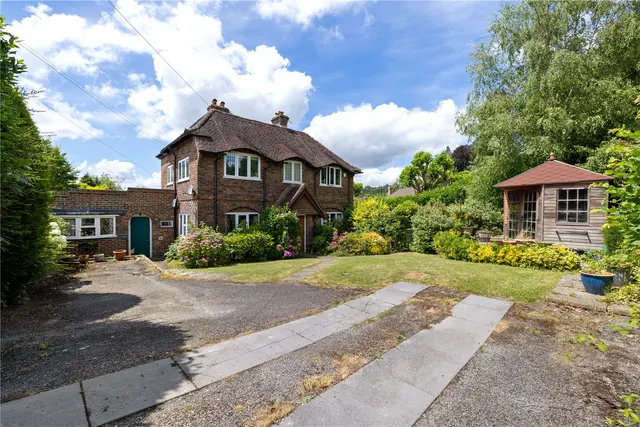 Weysprings, Haslemere, GU27, photo 1
