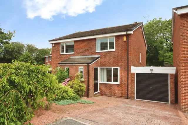Oakworth Close, Halfway, Sheffield, S20, photo 1