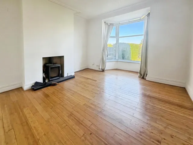 Photo 2 — Barfield Terrace, Morley, LS27