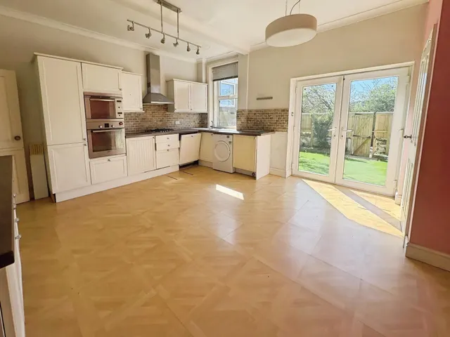 Photo 3 — Barfield Terrace, Morley, LS27