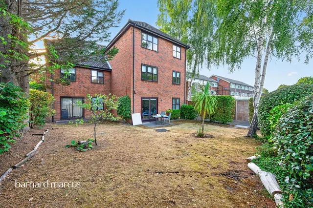 Albion Road, Sutton, photo 1