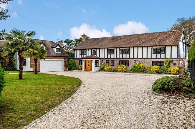 Garratts Lane, Banstead, Surrey, SM7 2EB, photo 1
