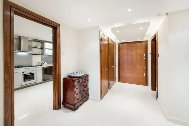 Photo 3 — Trevor Square, Knightsbridge, London, SW7 1EA