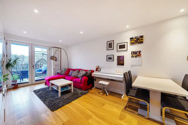 Photo 3 — 4 Hidcote Apartments, 5 Danvers Avenue, London