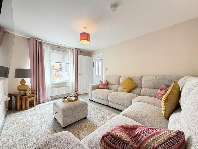 Photo 2 — Union Way, Uddingston, Glasgow, G71 6UL