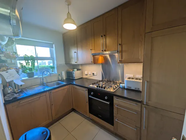 Shire Place, RH1, photo 2