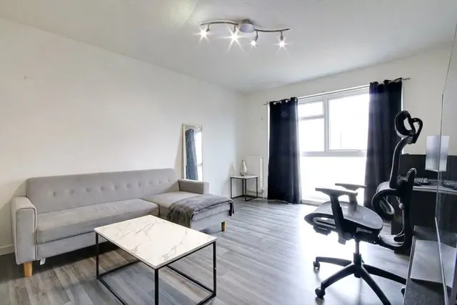 Totteridge Road, Enfield, photo 3