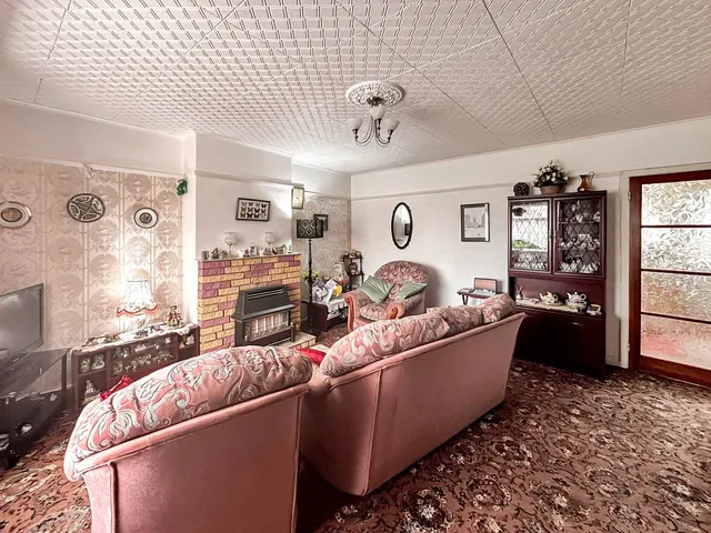 Photo 3 — Barthomley Crescent, Crewe, CW2 8Tp