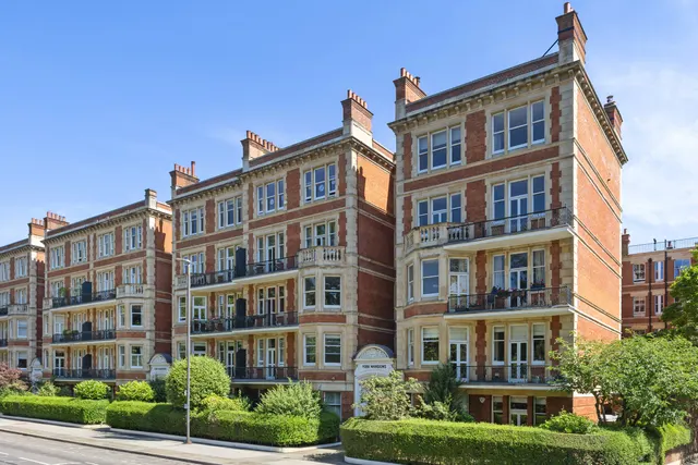 Prince of Wales Drive, Battersea, South West London, photo 1