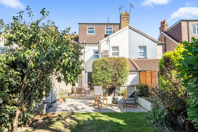 Victoria Road, Addlestone, KT15, photo 1