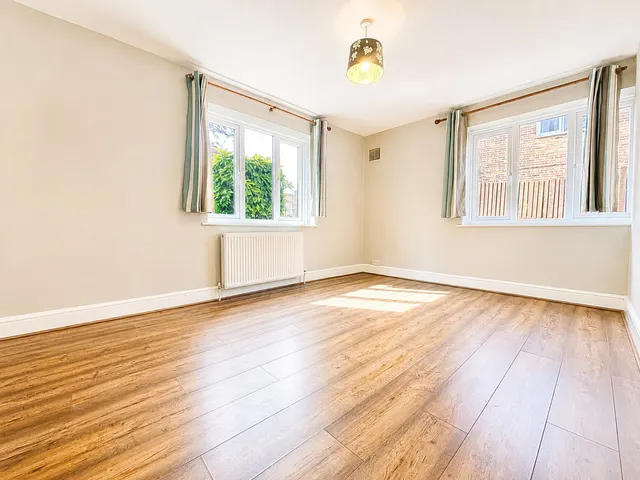 Downham Way, Bromley, BR1 5HU, photo 1