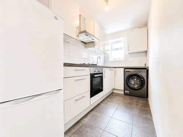 Photo 3 — Downham Way, Bromley, BR1 5HU