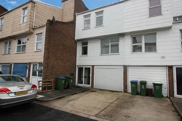 St Martins Close, DA18 4DZ, photo 1