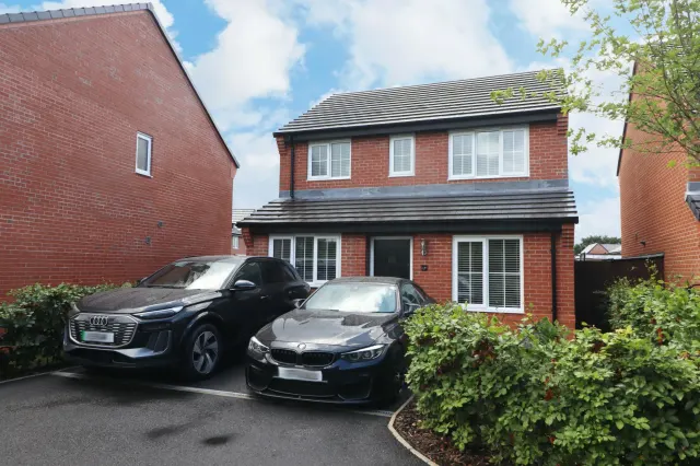 Maul Field Close, Crewe, photo 1