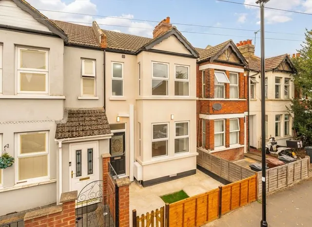 Cromwell Road, Hounslow, TW3, photo 1