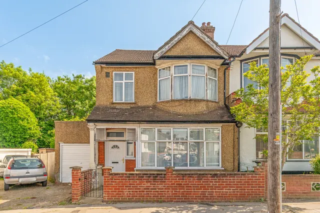 50 Bishops Park Road, London, photo 1