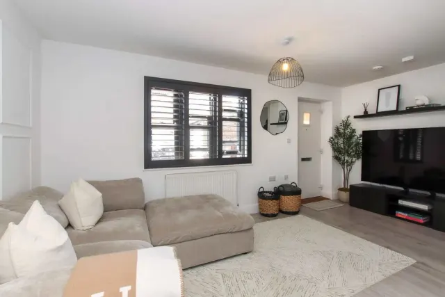 Photo 3 — Kingsland Road, Hemel Hempstead, Hertfordshire, HP1 1QD