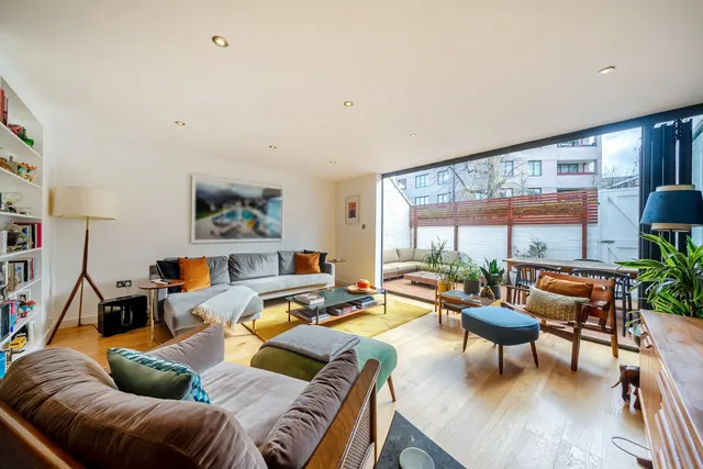 4 bedroom house — Tintern Close, Putney, London, SW15