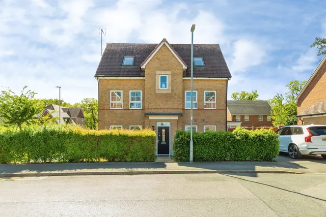 Peregrine Way, Hatfield, AL10, photo 1