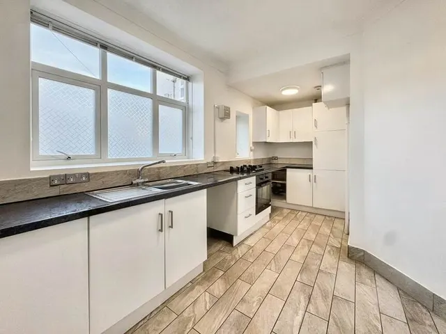 Bolton Close, Southbourne, BH6, photo 3