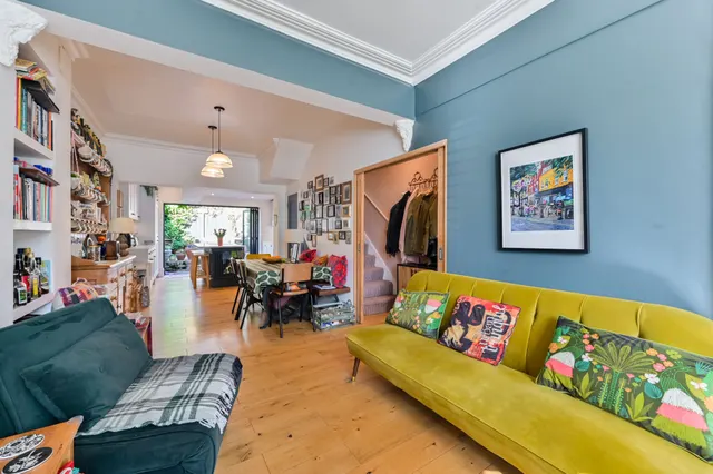 Photo 3 — 52 Battersea High Street, London