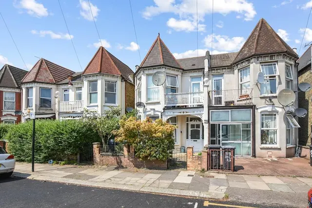 Photo 3 — Sylvan Avenue, London, N22