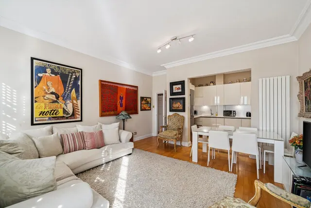 Kew Foot Road, Richmond, TW9, photo 1