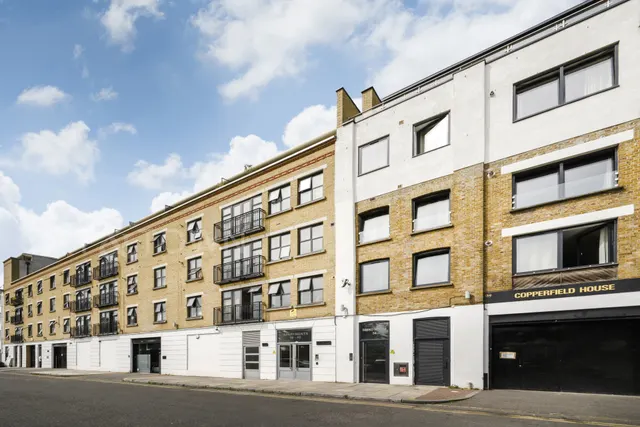 2 bedroom flat — Copperfield Road, Mile End - Limehouse, E3