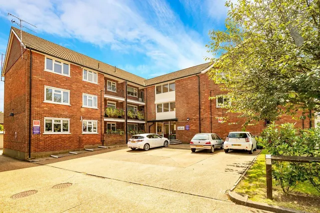 Forest Drive, Theydon Bois, CM16, photo 1