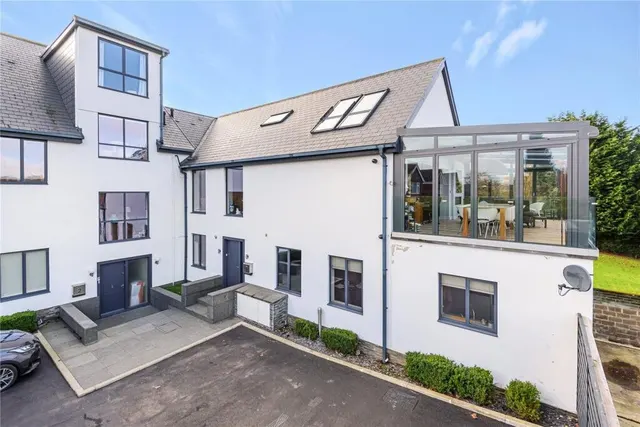 Wigton Lane, Leeds, LS17, photo 1