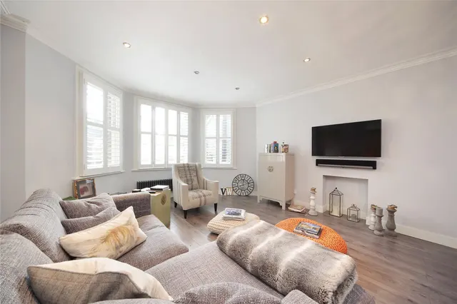 Clapham Common North Side, Clapham, SW4, photo 1