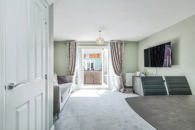 Photo 2 — Oswald Way, Buckingham, Buckinghamshire, MK18