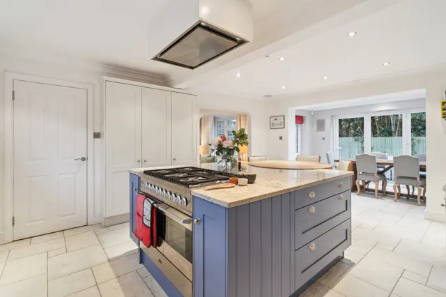 Photo 2 — Manor Farm Way, Seer Green, HP9