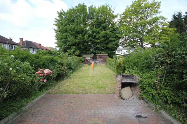 Castleton Avenue, Wembley, photo 1