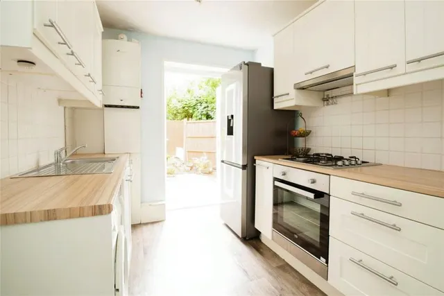 Gwynant Crescent, Cyncoed, CF23, photo 2