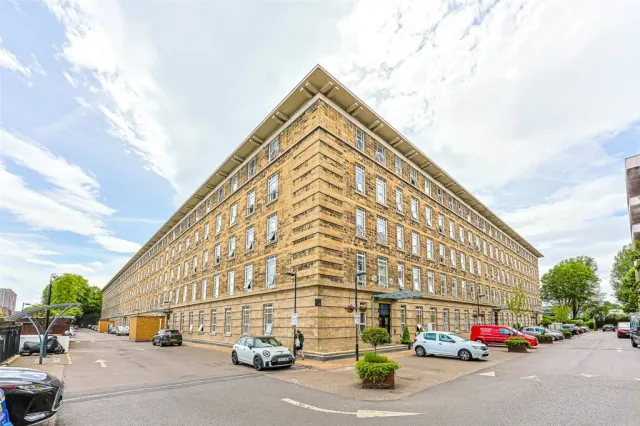 Bromyard Avenue, Acton, W3, photo 1